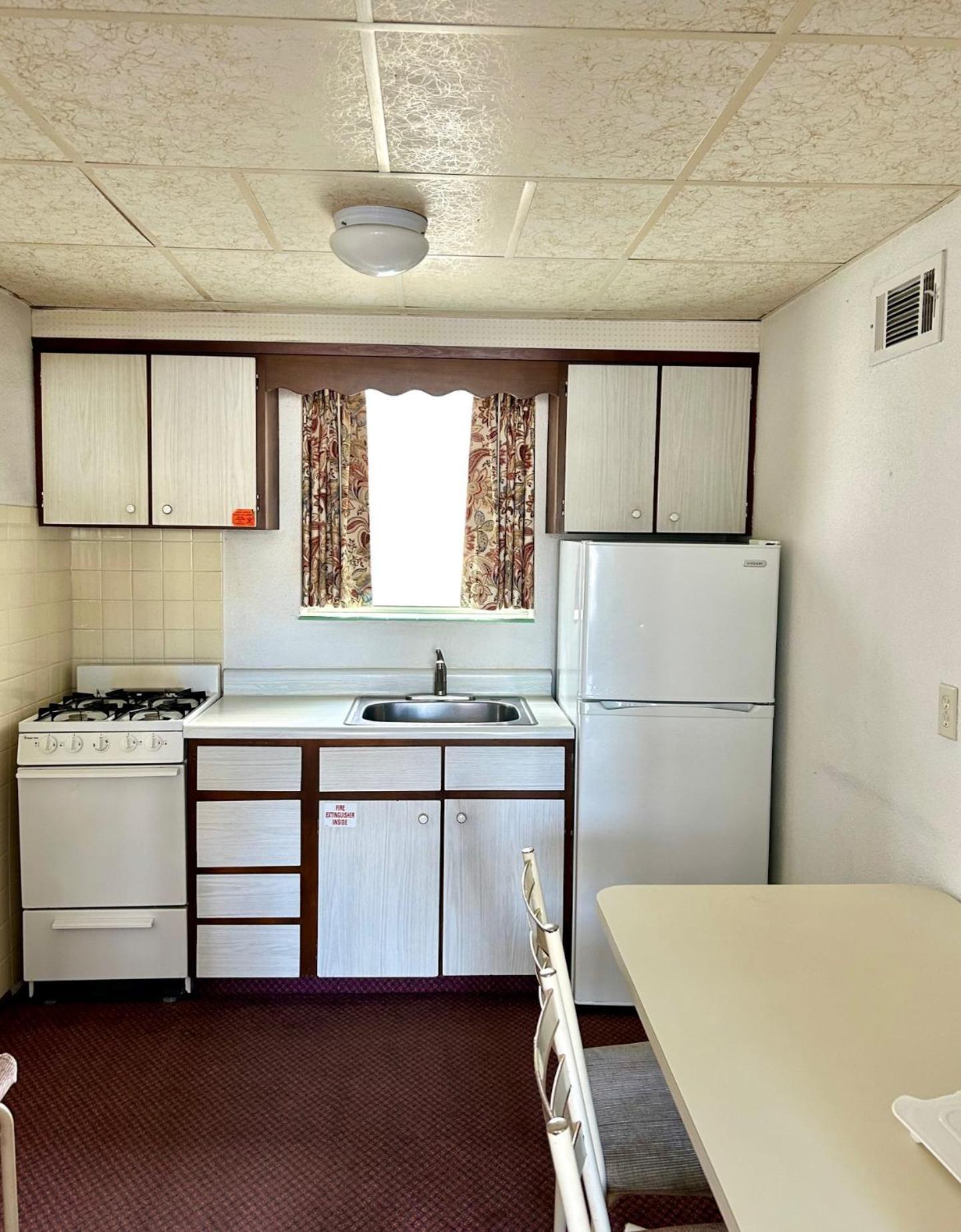 Ivanhoe Motel Норт Уайлдууд Екстериор снимка